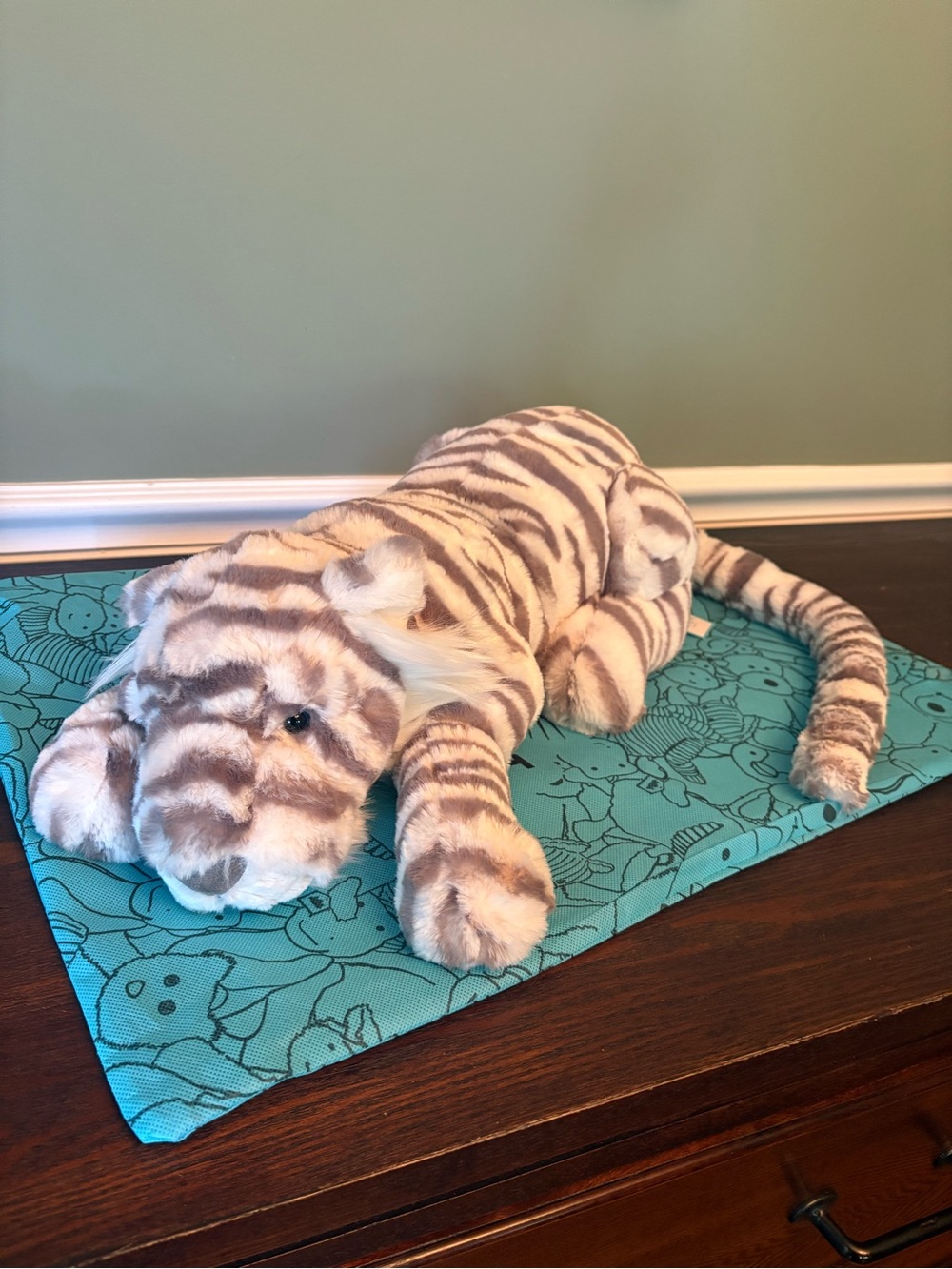Jellycat Large Sacha Snow Tiger